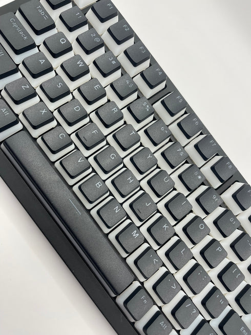 PBT keycaps met zwarte bovenkant en doorschijnende puddingstijl basis – compatibel met Cherry MX
