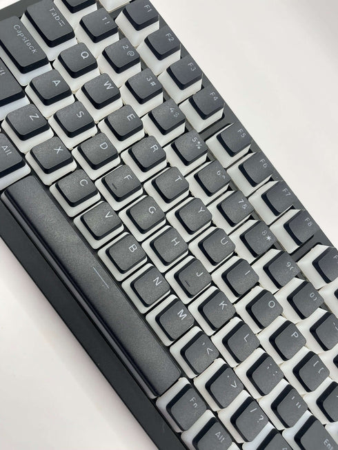 PBT keycaps met zwarte bovenkant en doorschijnende puddingstijl basis – compatibel met Cherry MX