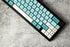 Iceberg keycaps op ANSI-layout mechanisch toetsenbord – compatibel met Cherry MX switches