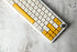 141-delige keycap set in romige melk-wit en honinggeel – vrolijk en stijlvol design