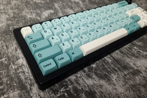 Mechanisch toetsenbord met Iceberg keycaps – kalm en stijlvol voor werk of gaming