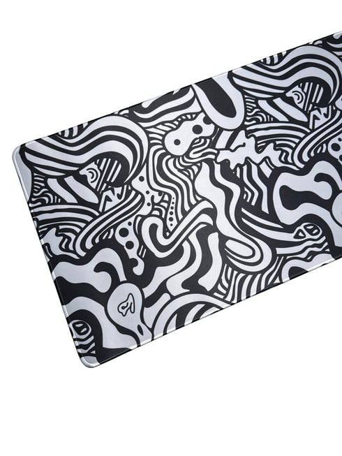 Strakke muismat in zwart-wit met abstract maze ontwerp – antislip en geschikt voor gamers