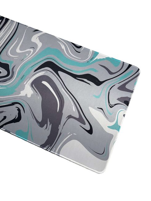 Bureaumat met frost blue marmerlook – glad oppervlak en verstevigde randen