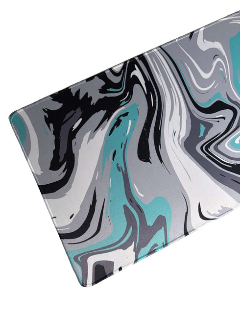 XXL muismat met ijzig blauw marmermotief – strak en modern design voor werk en gaming