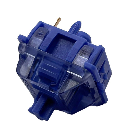 Schuin zijaanzicht van de Gateron CJ Light Blue switch met zichtbare behuizingsdetails en metalen pinnen