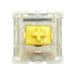 Close-up van Gateron KS-9 Yellow switch met gele stem en transparante behuizing