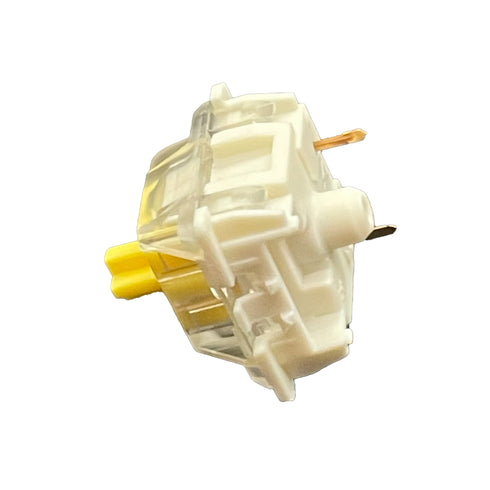 Gateron KS-9 Yellow switch vanaf de zijkant met zichtbare gele stem en pinnen