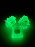 Drie Gateron Luciola switches die fel groen oplichten in een donkere omgeving – glow-in-the-dark demonstratie