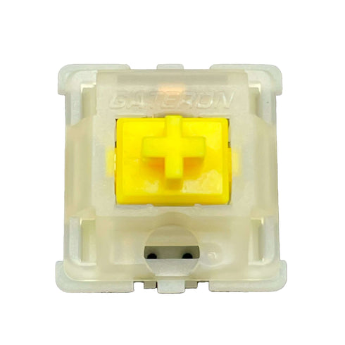 Bovenaanzicht van een Gateron Milky Yellow Pro V2 switch met gele stem en melkachtig huis