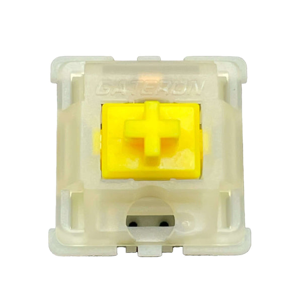Bovenaanzicht van een Gateron Milky Yellow Pro V2 switch met gele stem en melkachtig huis