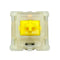 Bovenaanzicht van een Gateron Milky Yellow Pro V2 switch met gele stem en melkachtig huis