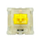 Bovenaanzicht van een Gateron Milky Yellow Pro V2 switch met gele stem en melkachtig huis