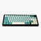 Iceberg keycaps set in ijzige blauw-witte tinten op een compact mechanisch toetsenbord