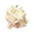 Kailh Cream mechanische switch vanuit schuine hoek met herkenbare crèmekleurige afwerking