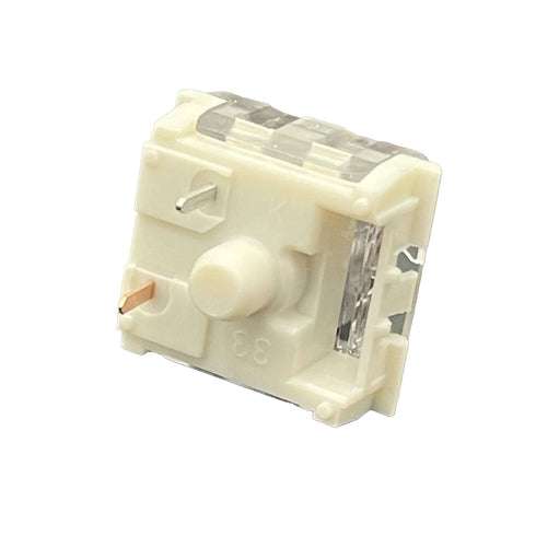 Onderzijde van de Kailh Speed Coppery switch met pinnen en witte onderkap.