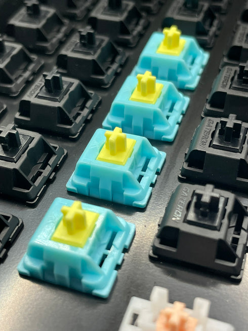 KTT Sea Salt Lemon switches in toetsenbord – zijaanzicht met focus op kleurcontrast