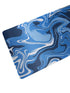 XXL bureaumat met blauw gemarmerd effect – Neon Blue Bevel stijl op 900x400mm muismat