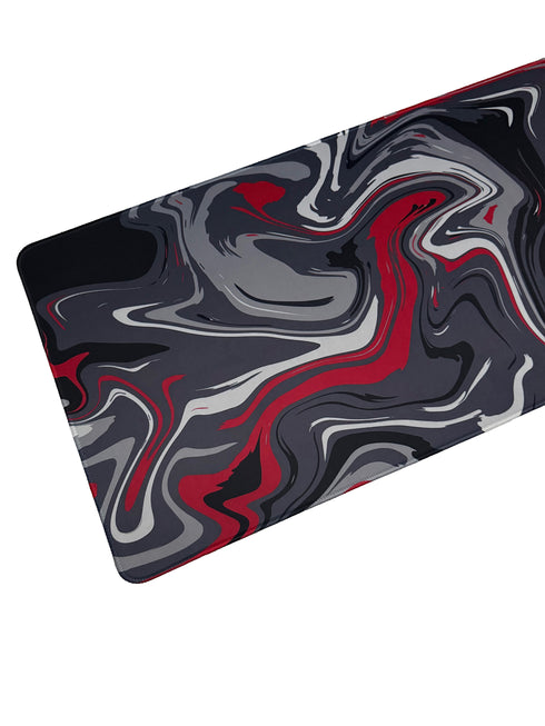 Marmerstijl muismat met rood-grijs kleurverloop – ideaal voor minimalistische werkplekken