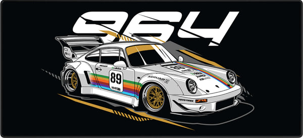Muismat met retro porsche en regenboogstrepen op zwarte achtergrond – perfect voor autosportliefhebbers en gamers