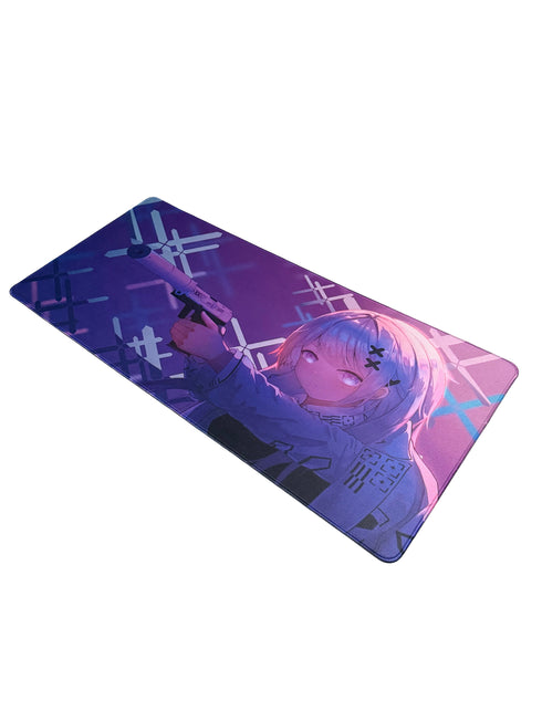 Anime muismat met paarse achtergrond en gewapend karakter – Violet Viper gaming design